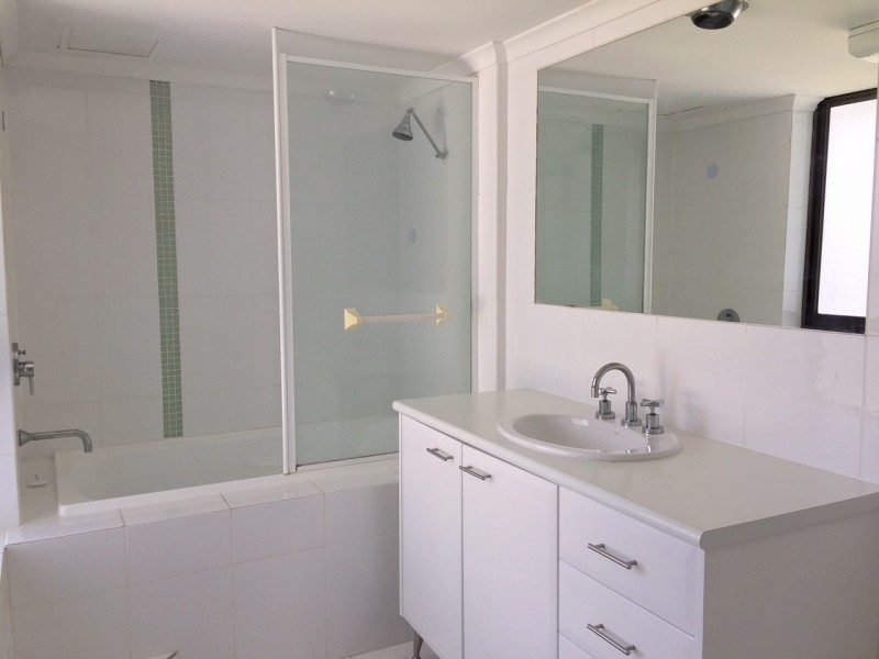 205/157 Old Burleigh Road, Broadbeach QLD 4218
