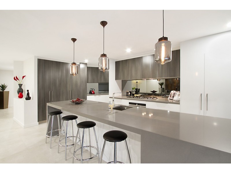 27 Claymore Crescent, Sorrento QLD 4217