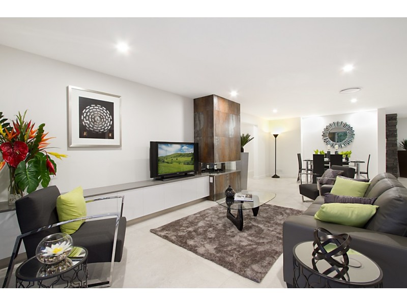 27 Claymore Crescent, Sorrento QLD 4217