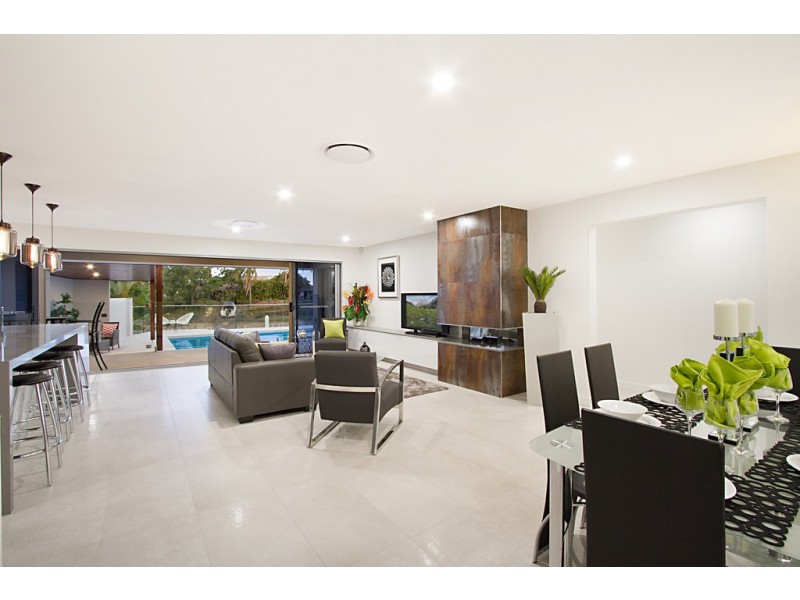 27 Claymore Crescent, Sorrento QLD 4217