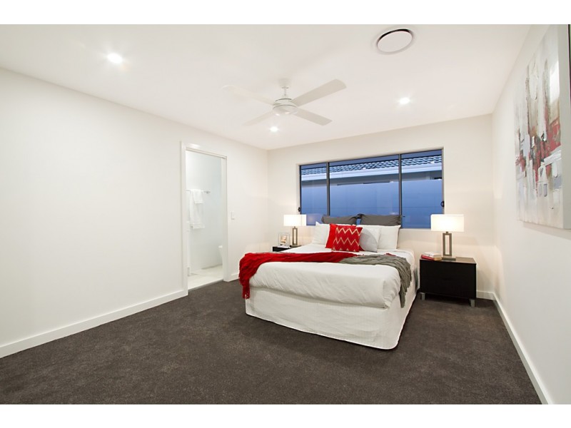 27 Claymore Crescent, Sorrento QLD 4217