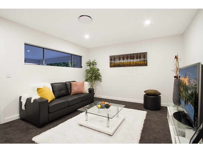 27 Claymore Crescent, Sorrento QLD 4217