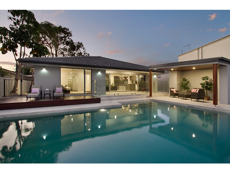 27 Claymore Crescent, Sorrento QLD 4217