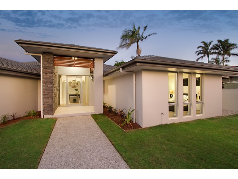 27 Claymore Crescent, Sorrento QLD 4217