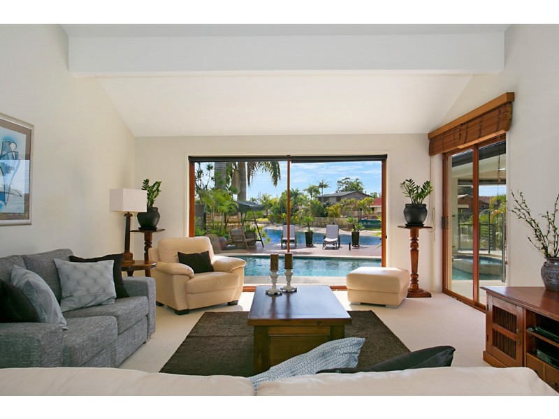 30 Cypress Drive, Broadbeach Waters QLD 4218