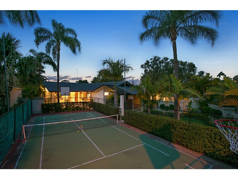 30 Cypress Drive, Broadbeach Waters QLD 4218