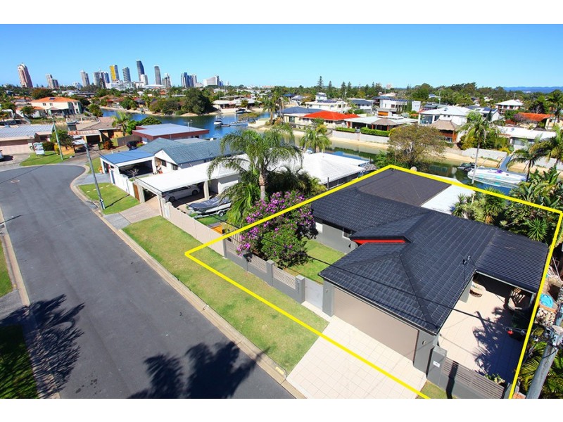 8 San Michele Court, Broadbeach Waters QLD 4218