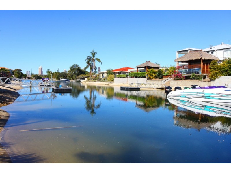 8 San Michele Court, Broadbeach Waters QLD 4218