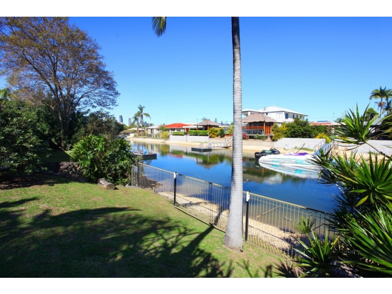 8 San Michele Court, Broadbeach Waters QLD 4218