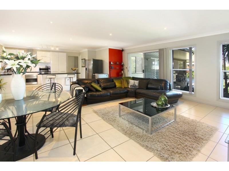 8 San Michele Court, Broadbeach Waters QLD 4218