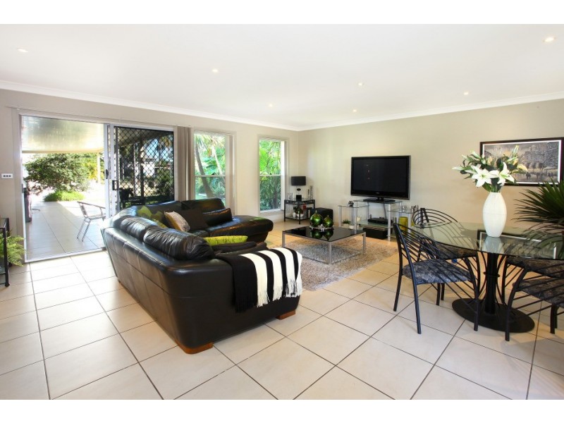 8 San Michele Court, Broadbeach Waters QLD 4218