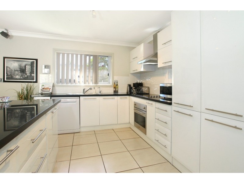 8 San Michele Court, Broadbeach Waters QLD 4218