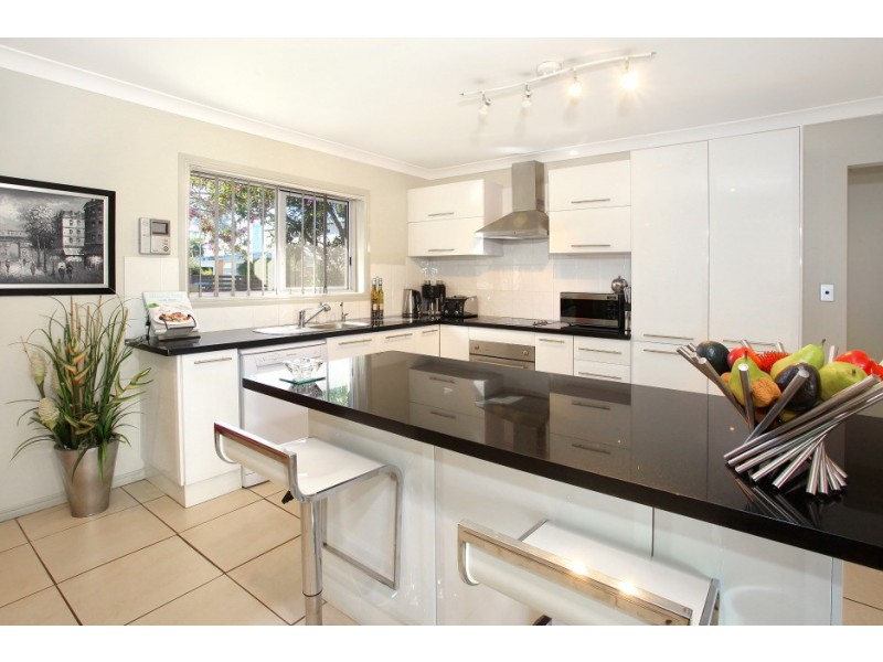 8 San Michele Court, Broadbeach Waters QLD 4218