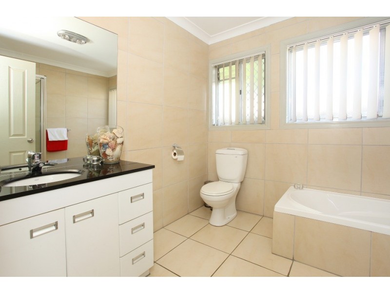 8 San Michele Court, Broadbeach Waters QLD 4218