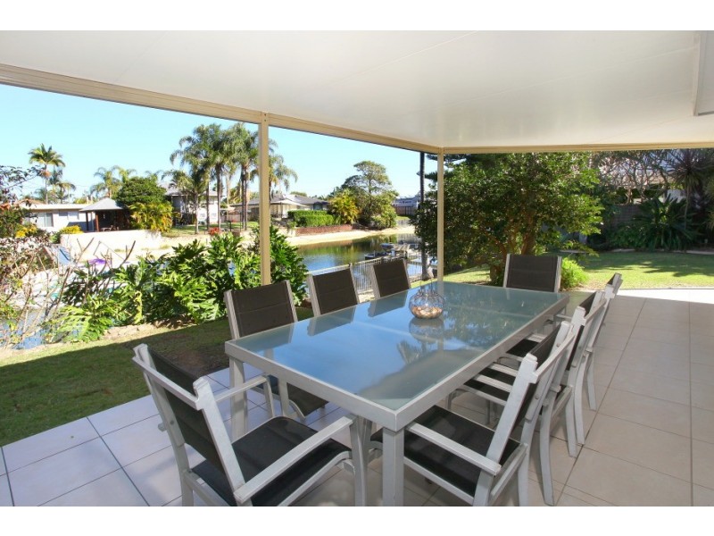 8 San Michele Court, Broadbeach Waters QLD 4218