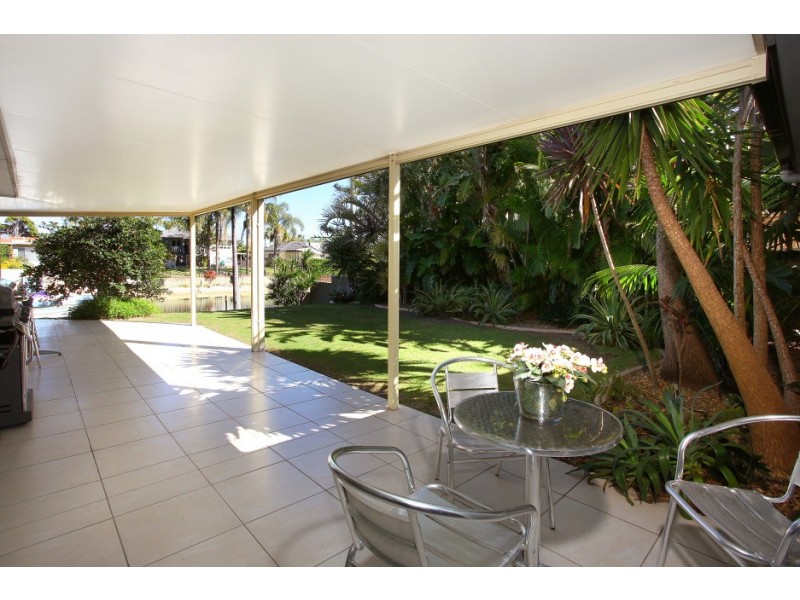 8 San Michele Court, Broadbeach Waters QLD 4218