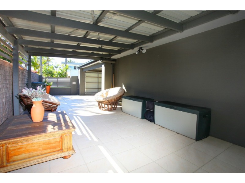 8 San Michele Court, Broadbeach Waters QLD 4218