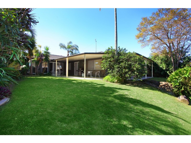 8 San Michele Court, Broadbeach Waters QLD 4218