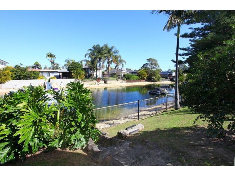 8 San Michele Court, Broadbeach Waters QLD 4218