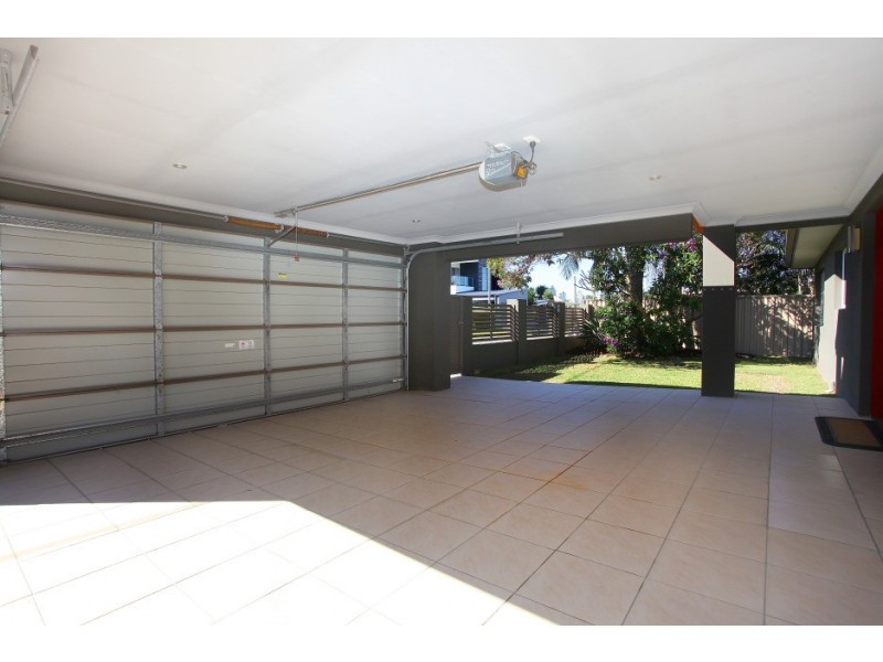 8 San Michele Court, Broadbeach Waters QLD 4218