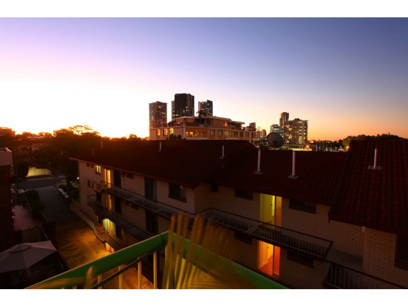 15 ‘Park Vista’ 61 Bauer Street, Southport QLD 4215