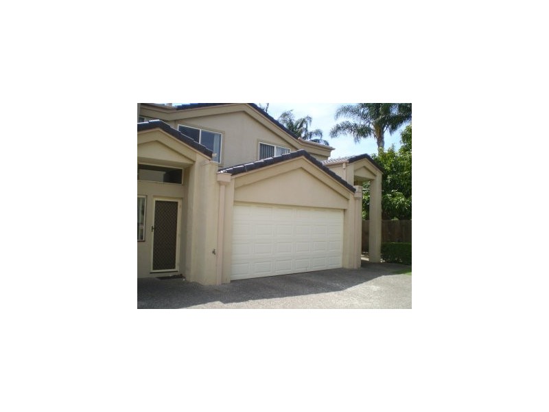 4/117 Eugaree St, Southport QLD 4215