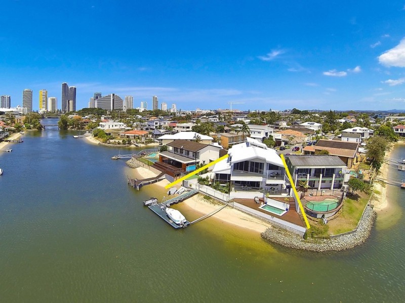 15 Coral Gables Key, Broadbeach Waters QLD 4218