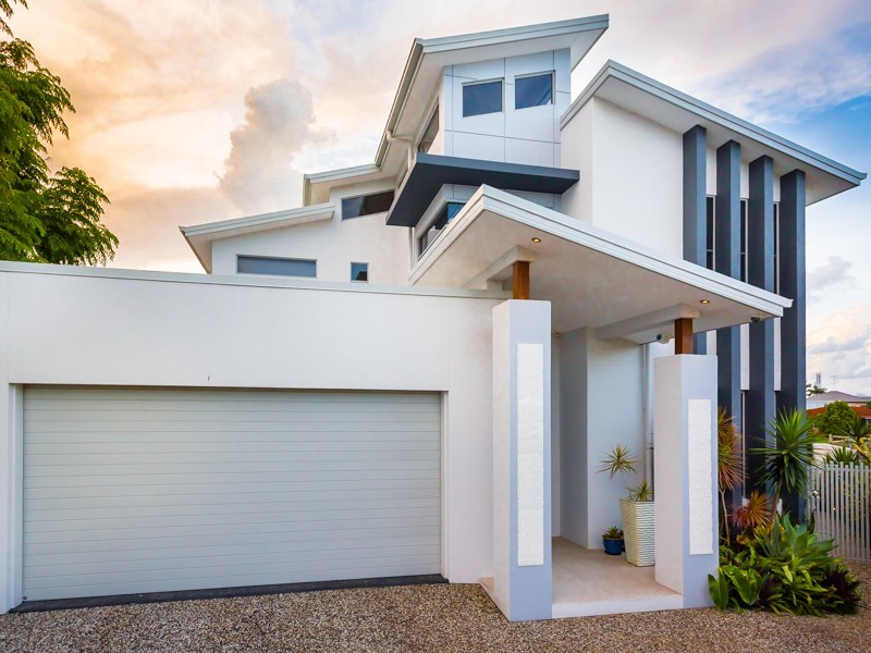 15 Coral Gables Key, Broadbeach Waters QLD 4218