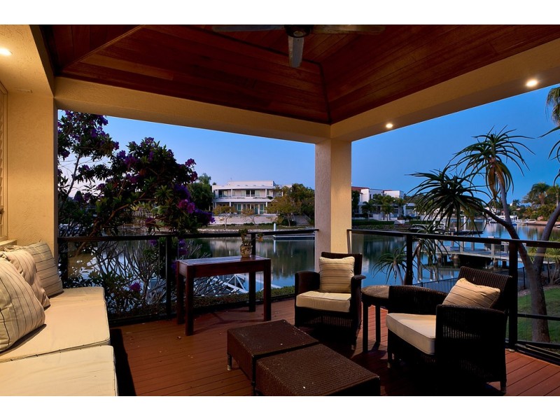 8 Freyburg Street, Sorrento QLD 4217