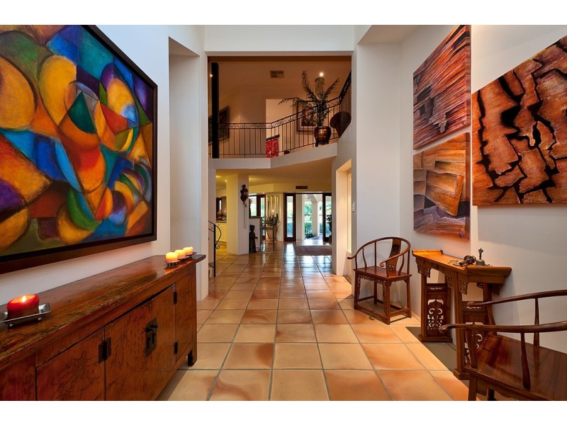 8 Freyburg Street, Sorrento QLD 4217