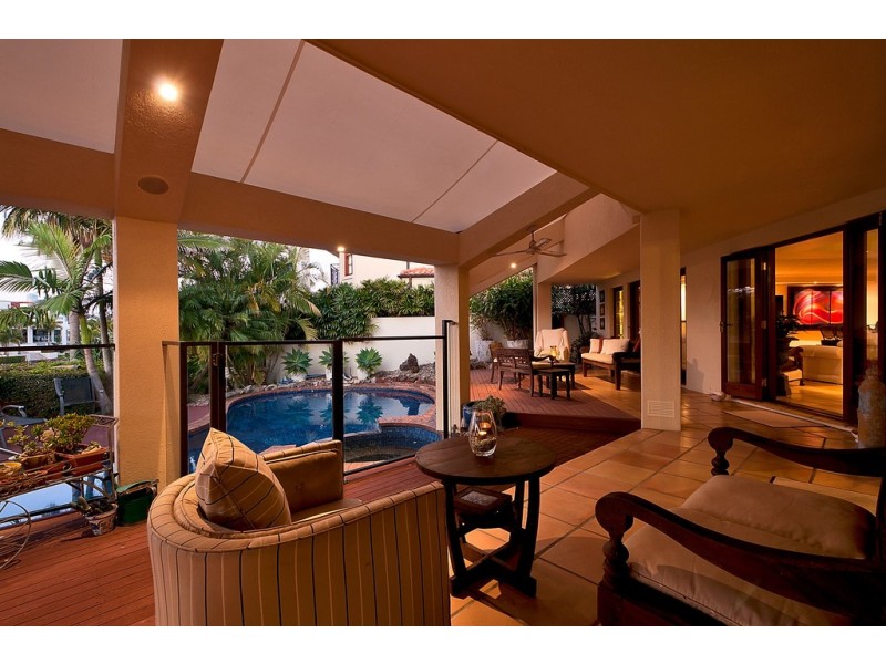 8 Freyburg Street, Sorrento QLD 4217