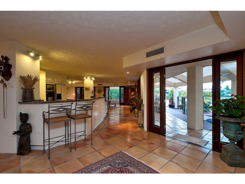 8 Freyburg Street, Sorrento QLD 4217