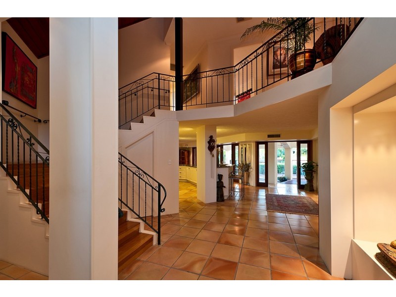 8 Freyburg Street, Sorrento QLD 4217