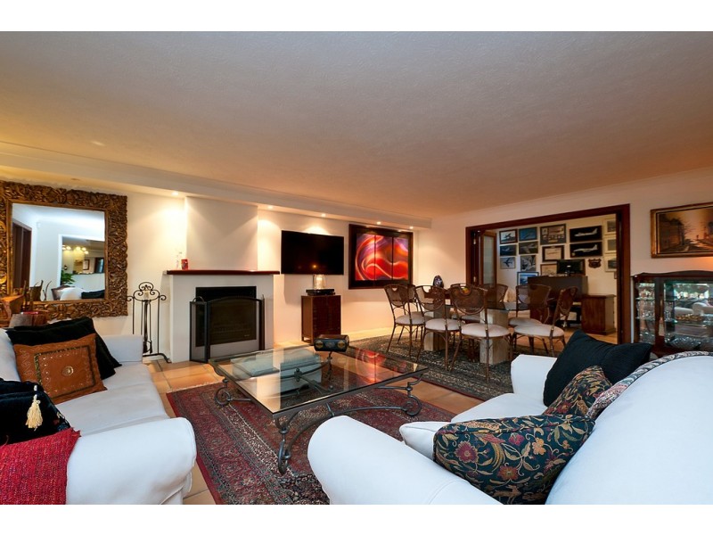 8 Freyburg Street, Sorrento QLD 4217