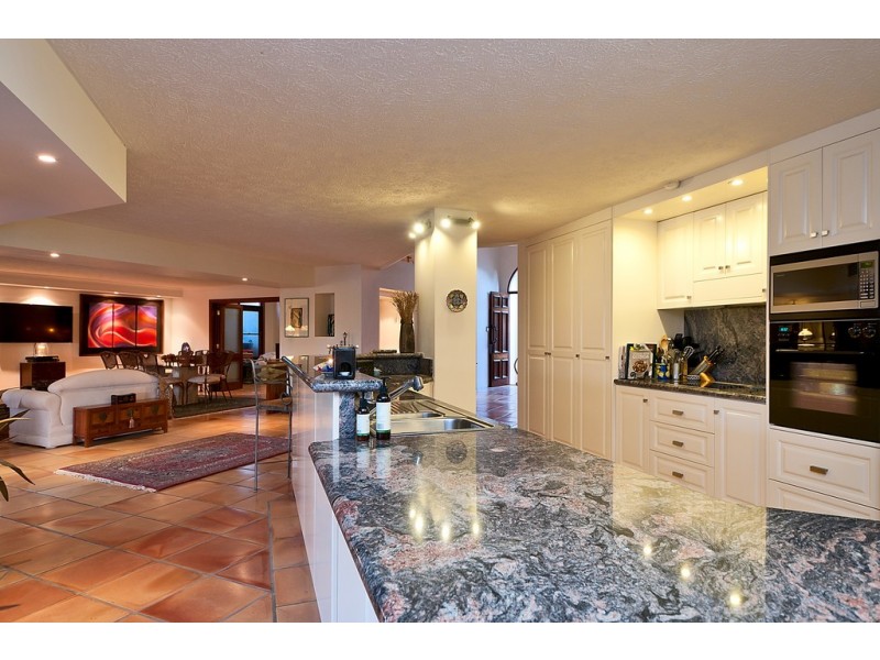 8 Freyburg Street, Sorrento QLD 4217