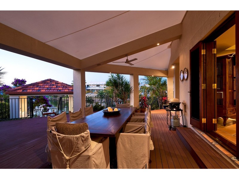 8 Freyburg Street, Sorrento QLD 4217