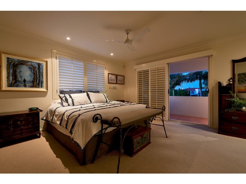 8 Freyburg Street, Sorrento QLD 4217