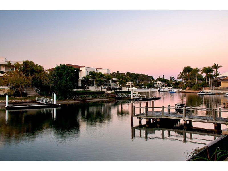 8 Freyburg Street, Sorrento QLD 4217