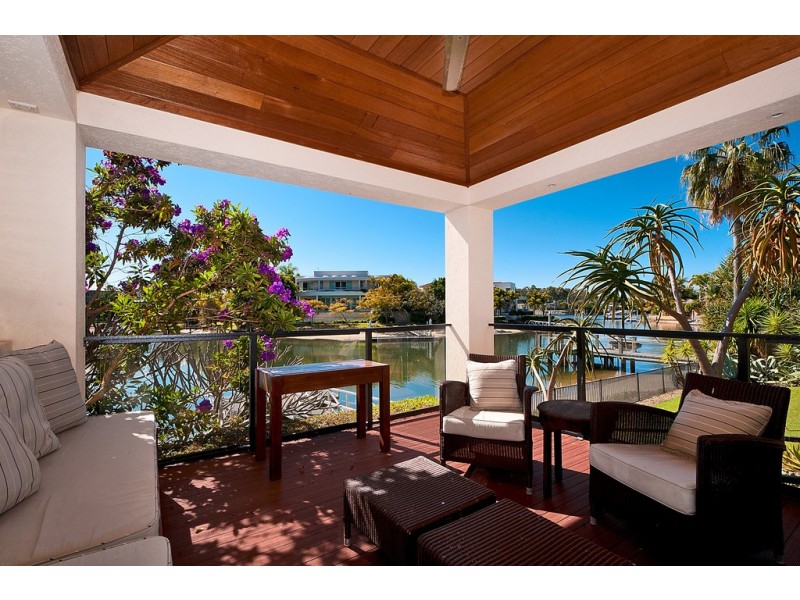 8 Freyburg Street, Sorrento QLD 4217