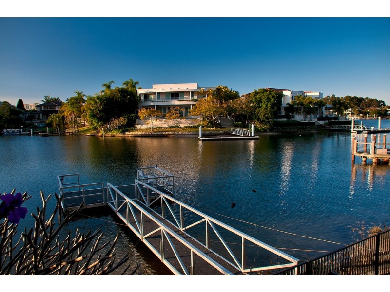 8 Freyburg Street, Sorrento QLD 4217