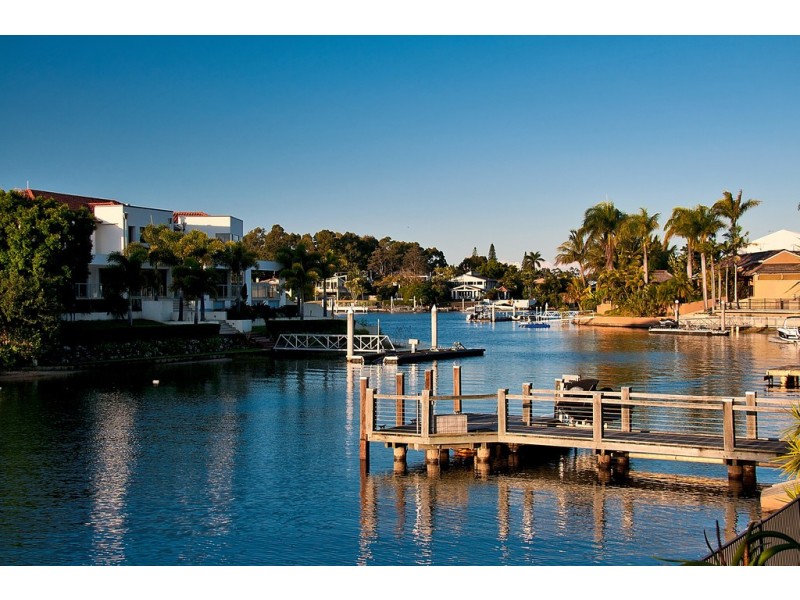 8 Freyburg Street, Sorrento QLD 4217