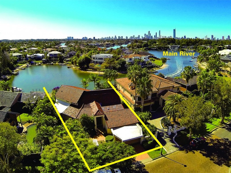 8 Freyburg Street, Sorrento QLD 4217