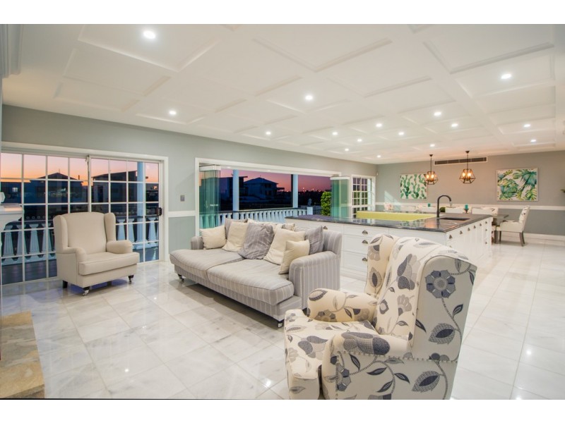 29-31 Cessnock Close, Mermaid Waters QLD 4218