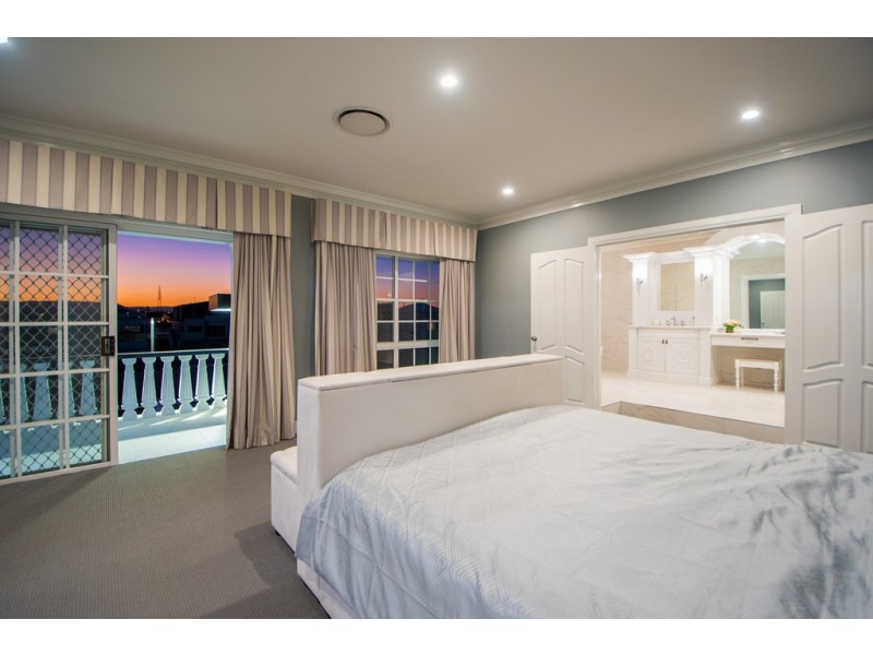 29-31 Cessnock Close, Mermaid Waters QLD 4218