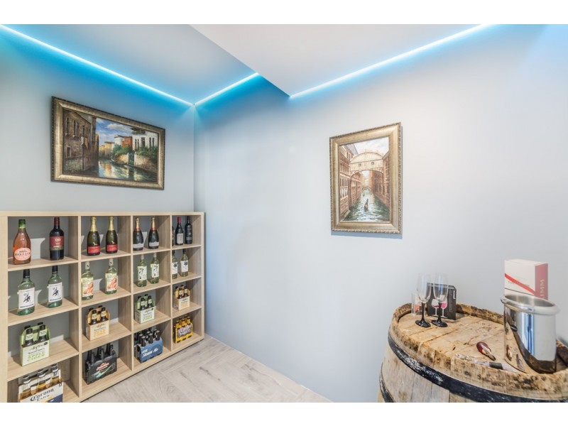 29-31 Cessnock Close, Mermaid Waters QLD 4218