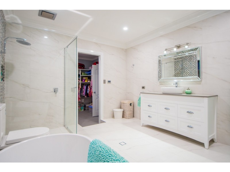 29-31 Cessnock Close, Mermaid Waters QLD 4218