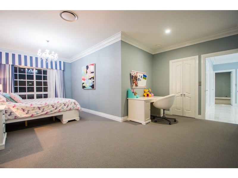 29-31 Cessnock Close, Mermaid Waters QLD 4218