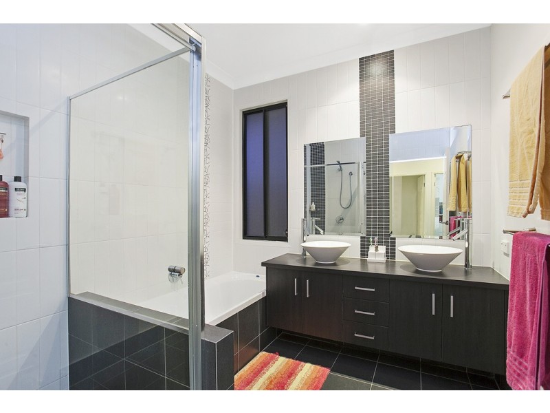 39 Lakelands Drive, Merrimac QLD 4226