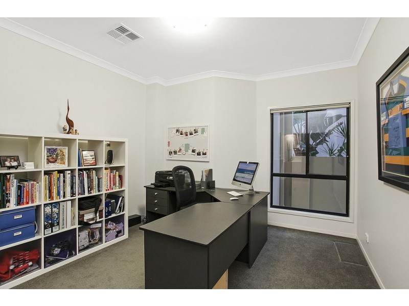 39 Lakelands Drive, Merrimac QLD 4226