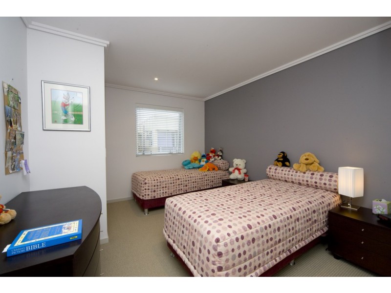 16 Lader Terrace, Varsity Lakes QLD 4227